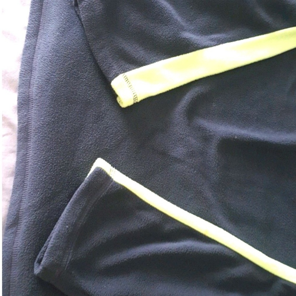 ⛄Old Navy cozy performance partial zip fleece - Picture 3 of 3